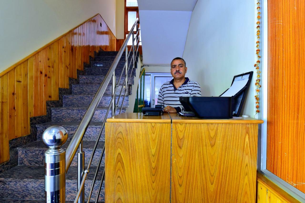 Oyo 38661 Hotel Apna Ghar Manāli Kültér fotó